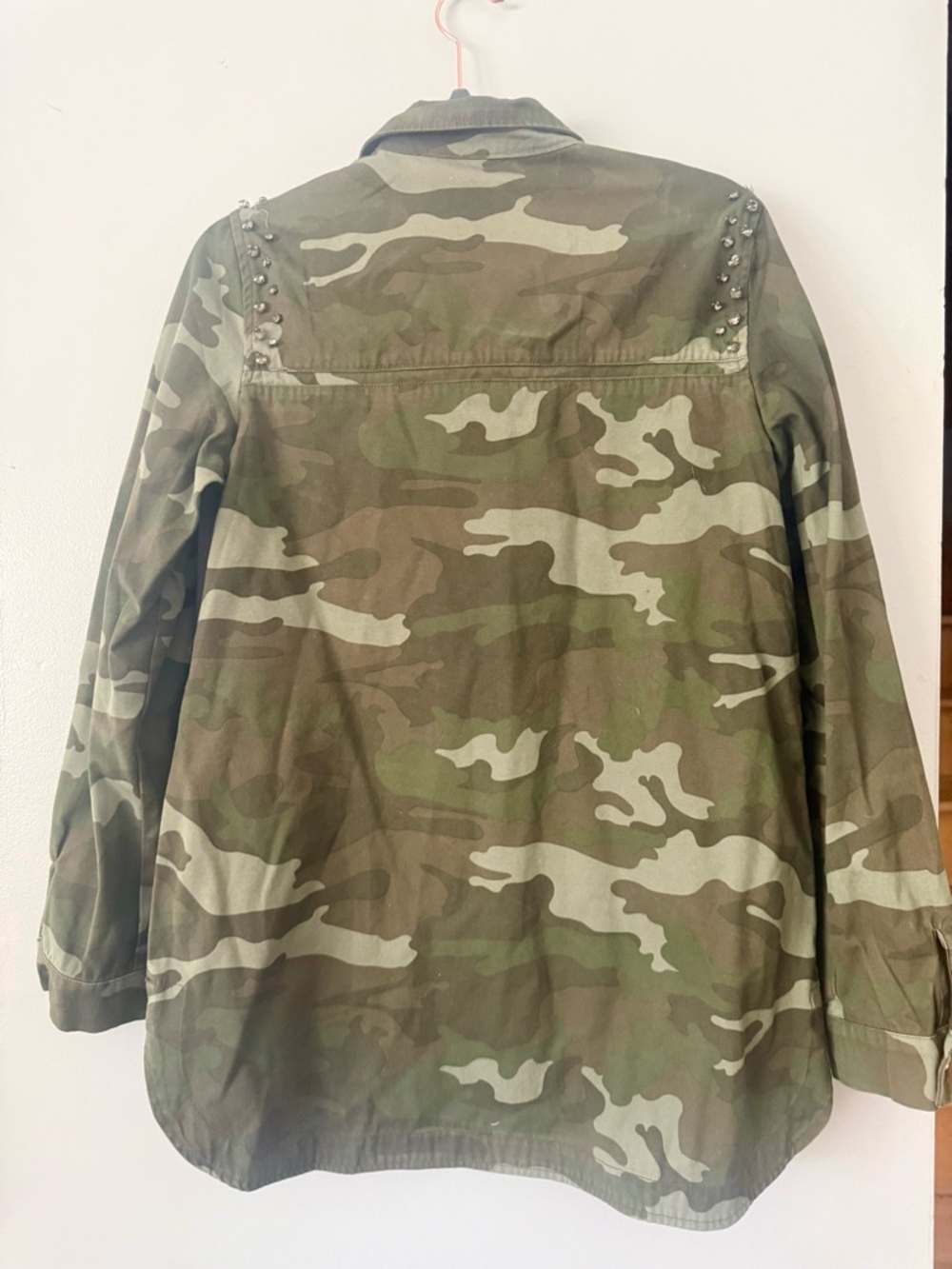 Etched Edgy Studded Camo Shacket 分 Military Chic Embellished Army Jacket - Picture 5 of 6